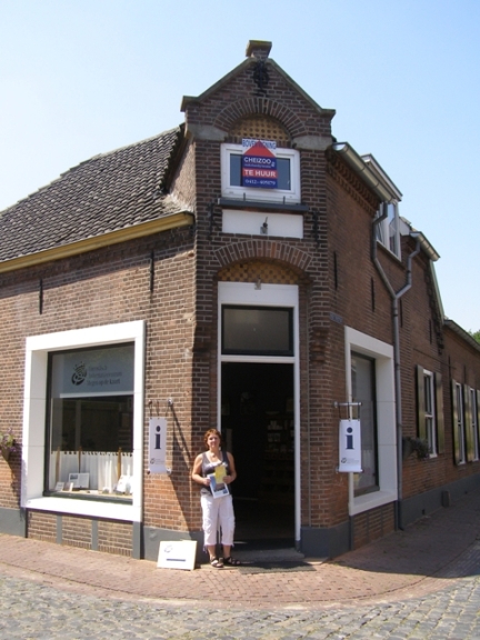 OMD Megen_TIM_P7190002 (jpg) OMD Megen_TIM_P7190002 (jpg)